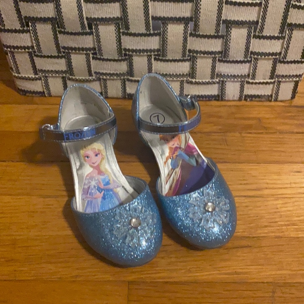 Frozen dress shoe